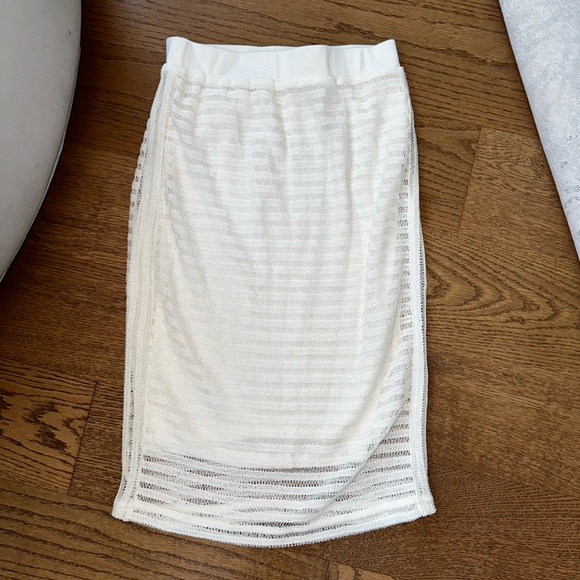 le salty label Dresses & Skirts - Lé Salty label midi skirt